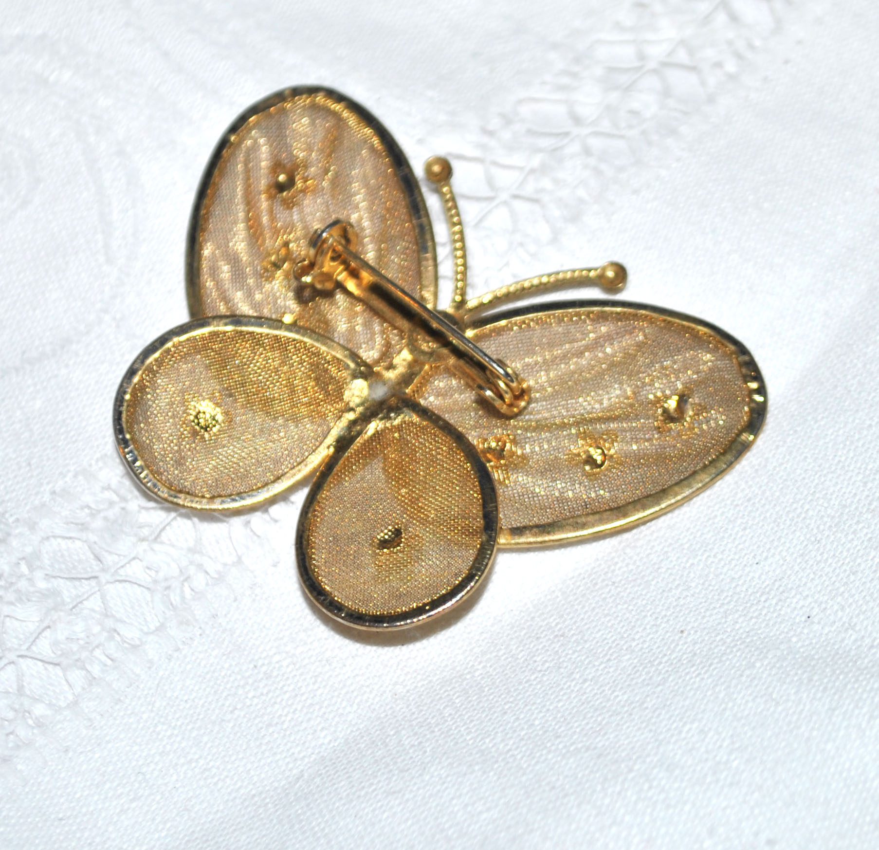 Broche Vintage Papillon en métal doré 1990 – Image 6