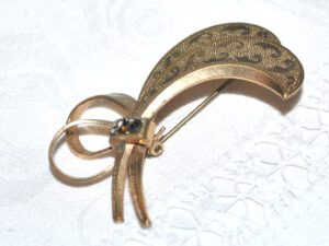 Broche Vintage plume en métal doré et marcassite - Bijou rétro