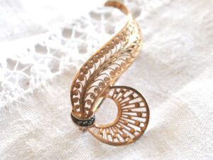 Broche OR sur Argent 835 Vermeil - Plume volute filigrané et marcassite