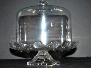Cloche à fromage ancienne sur présentoir en cristal moulé diamant 1920 marqué déposé