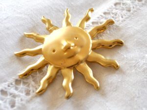 Broche astre soleil doré mat BIJOU VINTAGE 6.5 cm