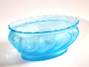 Coupe ancienne ovale Corbeille en verre moulé bleu 1900 dépoli acide