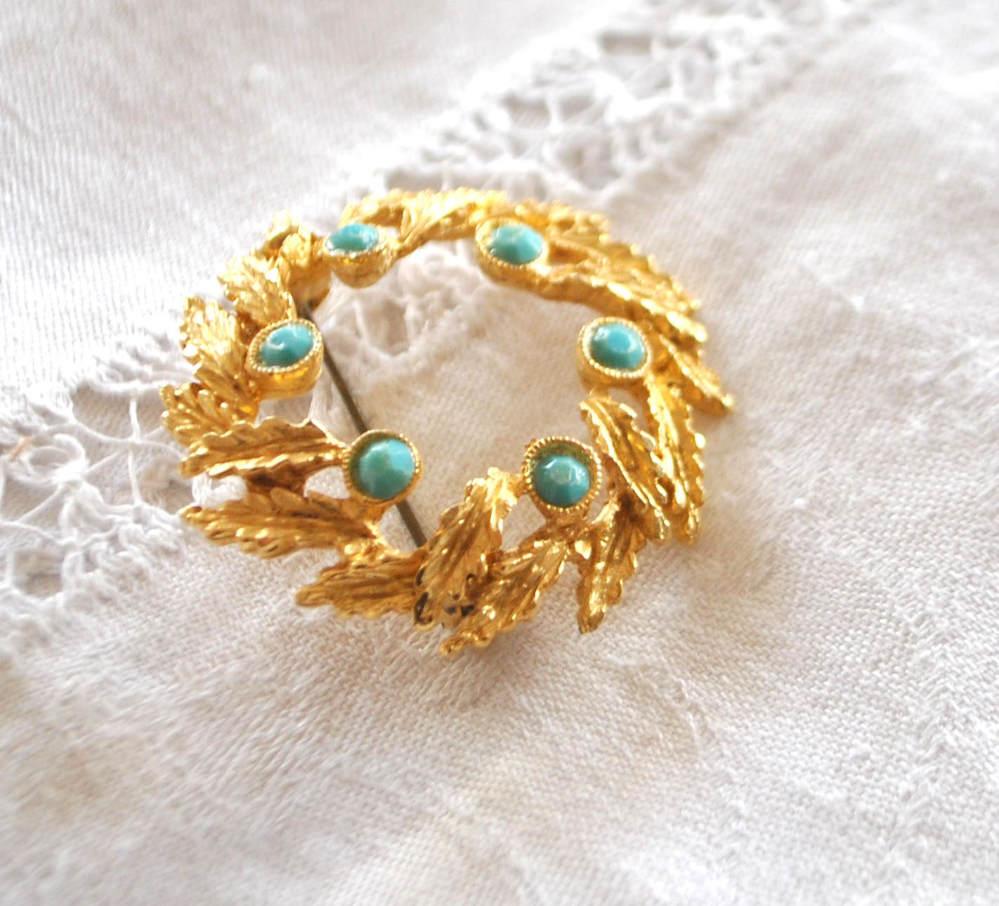 Broche rétro en plaqué Or couronne feuille et strass bleu turquoise BIJOU VINTAGE – Image 12