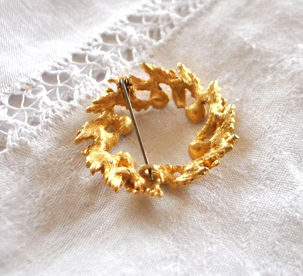 Broche rétro en plaqué Or couronne feuille et strass bleu turquoise BIJOU VINTAGE – Image 6