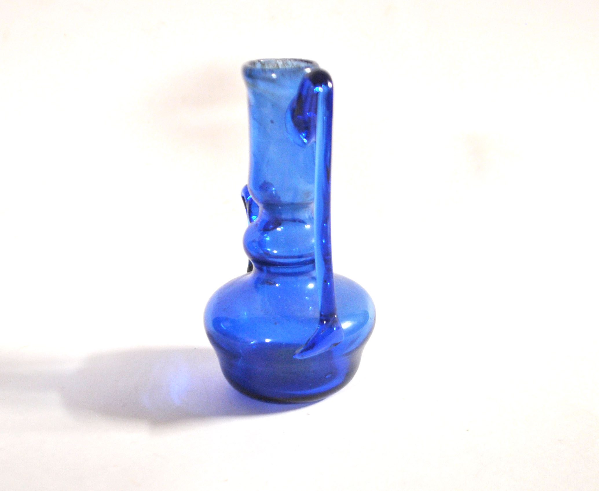 Vase soliflore flacon miniature ancien en verre soufflé bleu ARTISANAT 1900 – Image 4
