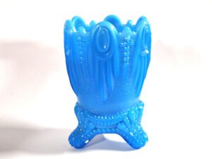 PORTIEUX Gobelet photophore en opaline GOTHIQUE en opaline bleu signé - 1910