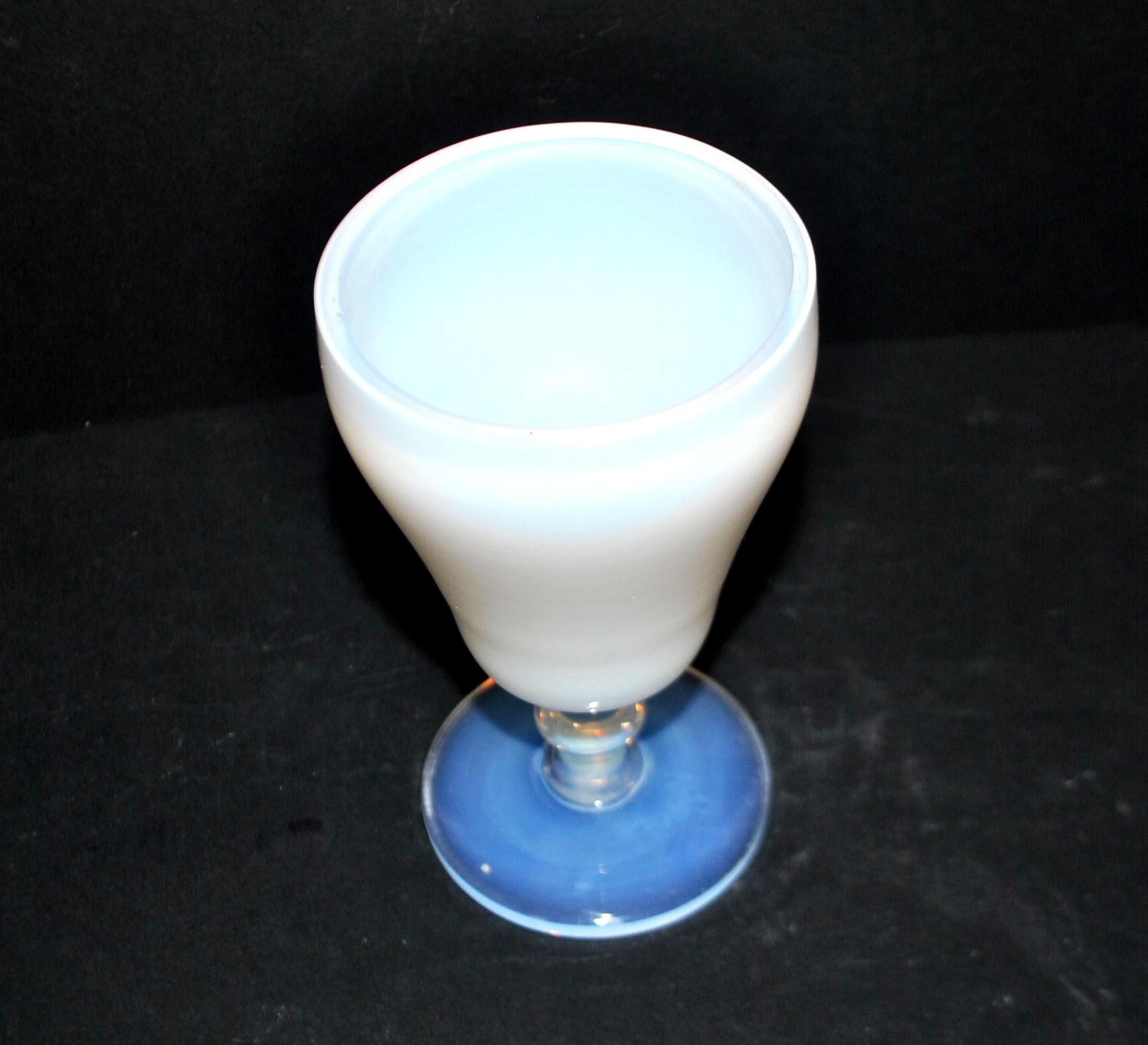 SEVRES Verre à pied Gobelet Calice en opaline blanche signé "Sèvres France" – Image 6