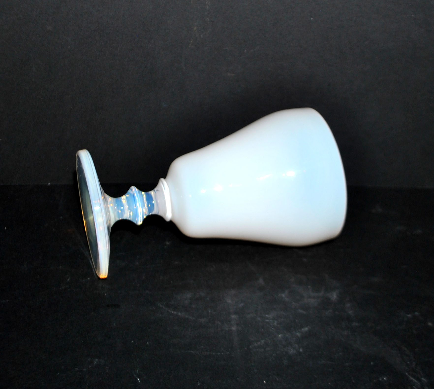 SEVRES Verre à pied Gobelet Calice en opaline blanche signé "Sèvres France" – Image 9