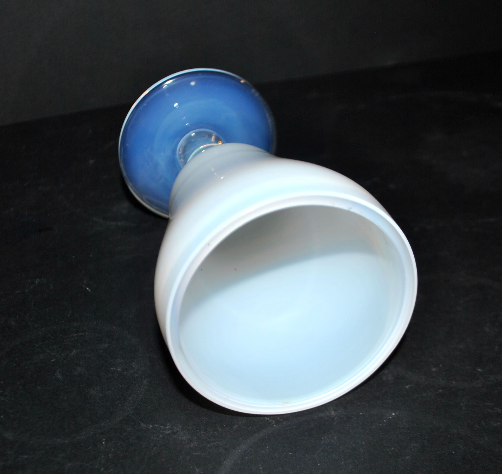 SEVRES Verre à pied Gobelet Calice en opaline blanche signé "Sèvres France" – Image 2