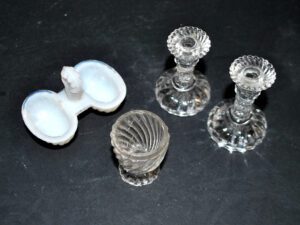 PORTIEUX Lot jouets dinette en verre : bougeoirs + gobelet + Salière en opaline