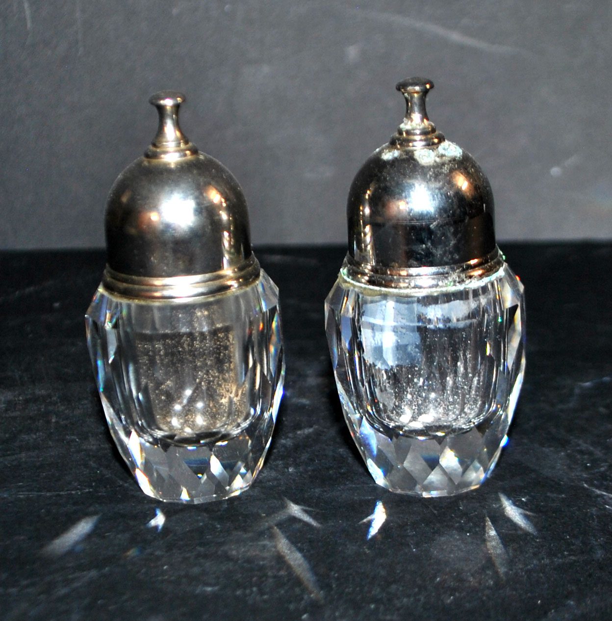 SWAROVSKI Lot Salière en CRISTAL taillé à facette SEL POIVRE signé SC Design 1980 – Image 12