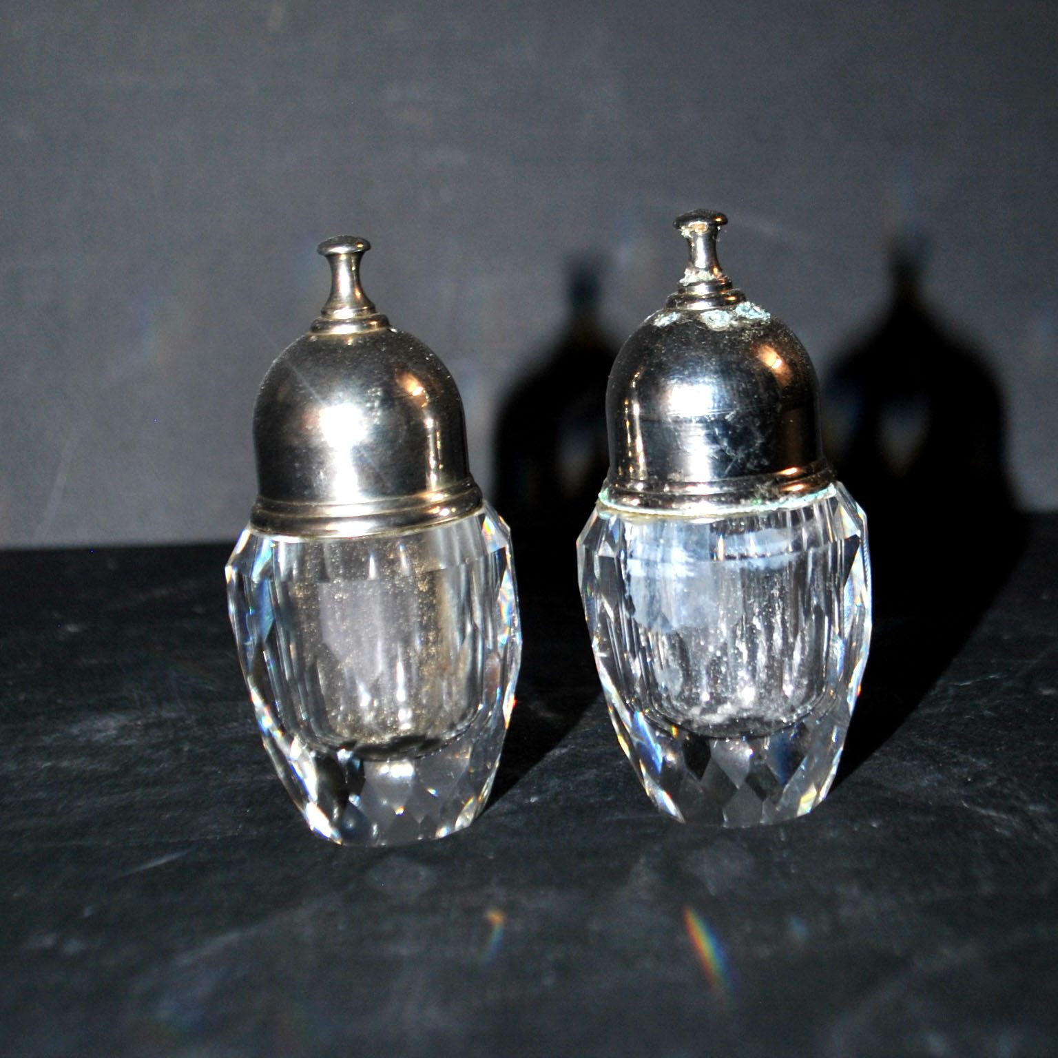 SWAROVSKI Lot Salière en CRISTAL taillé à facette SEL POIVRE signé SC Design 1980 – Image 13