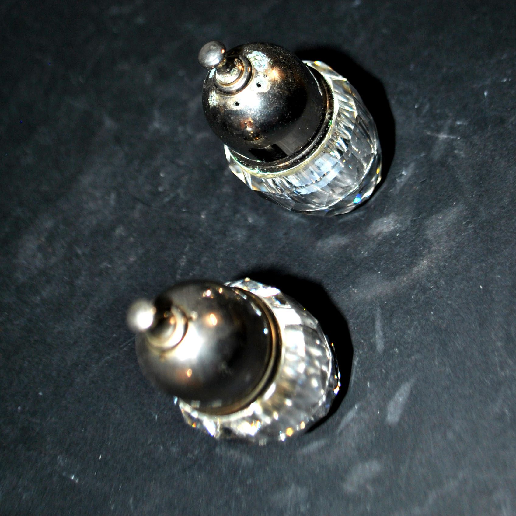SWAROVSKI Lot Salière en CRISTAL taillé à facette SEL POIVRE signé SC Design 1980 – Image 3