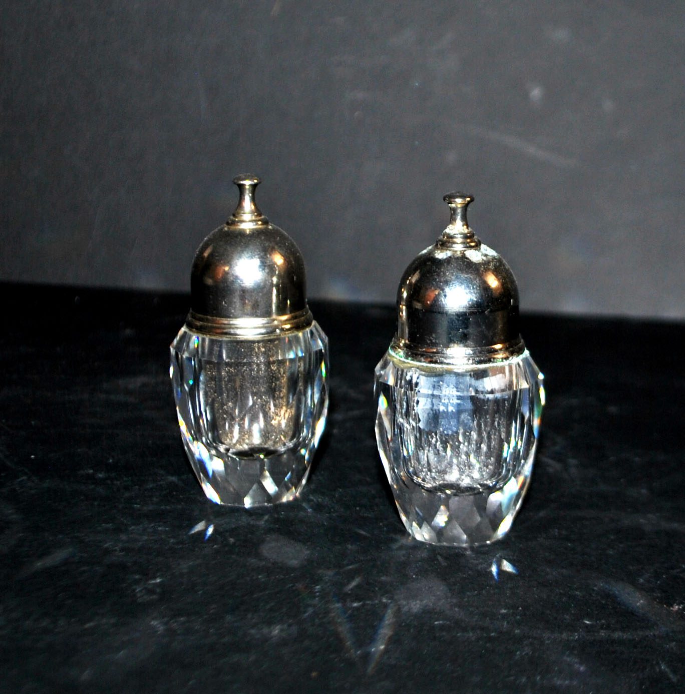 SWAROVSKI Lot Salière en CRISTAL taillé à facette SEL POIVRE signé SC Design 1980 – Image 4