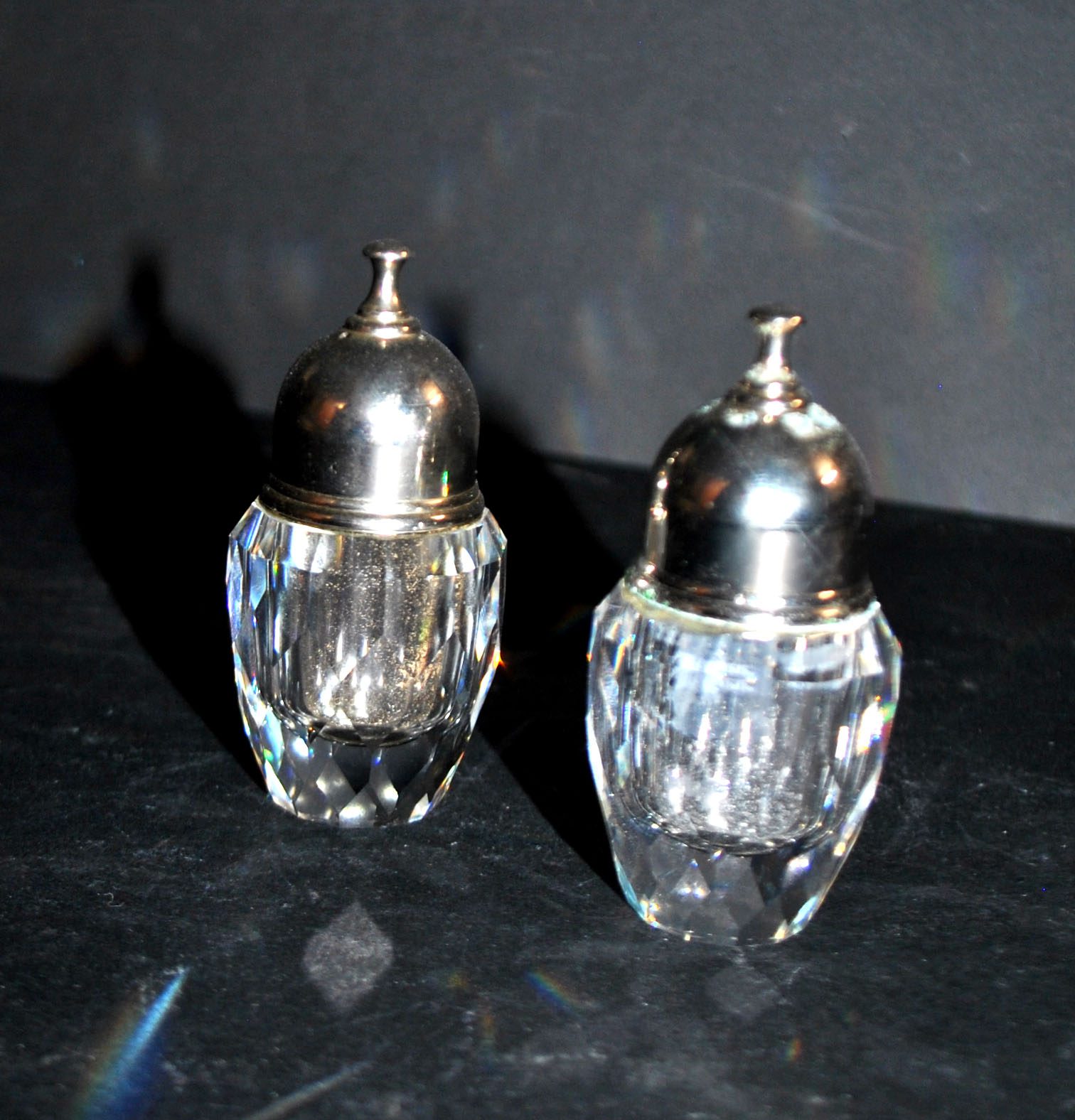 SWAROVSKI Lot Salière en CRISTAL taillé à facette SEL POIVRE signé SC Design 1980 – Image 5