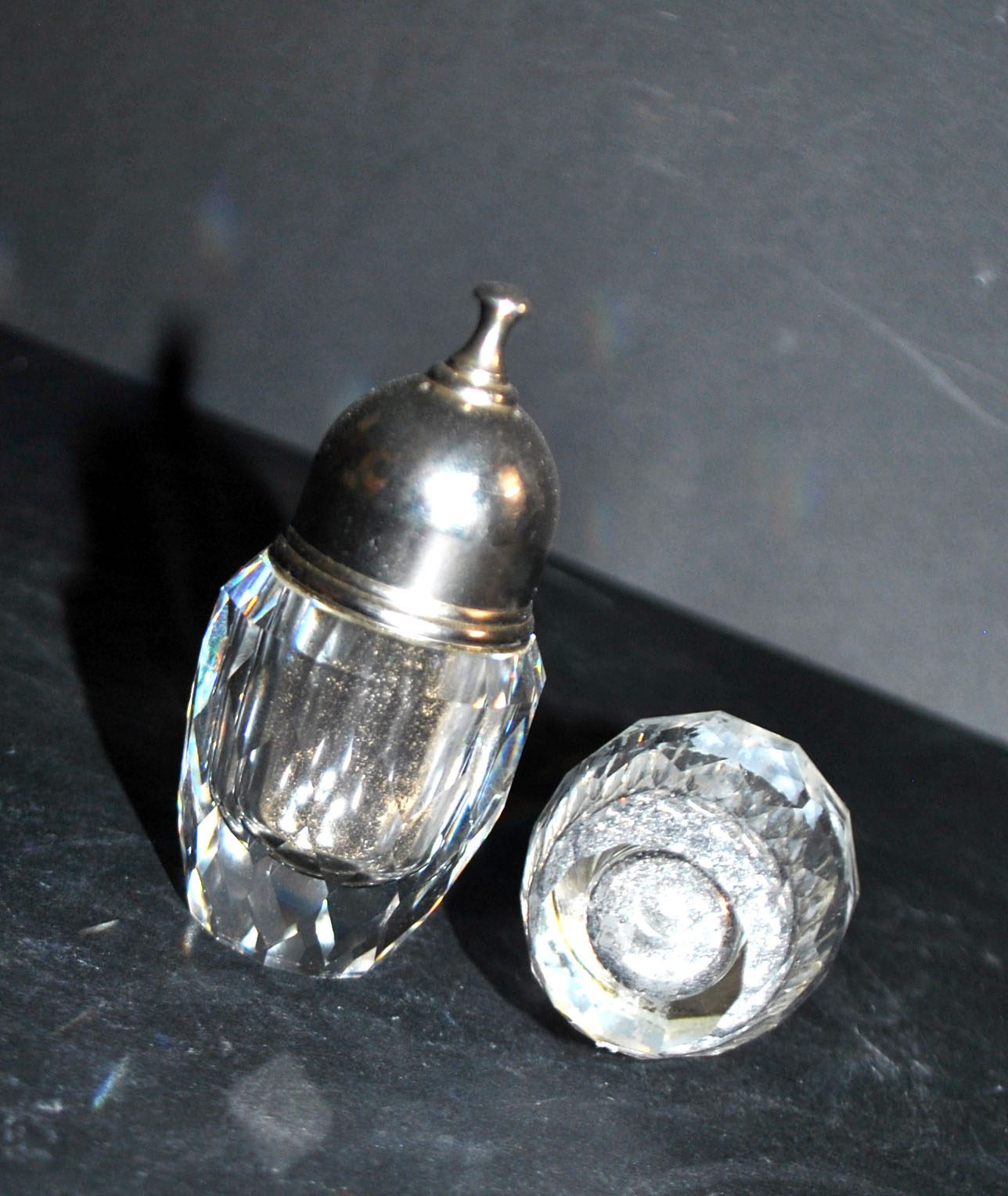 SWAROVSKI Lot Salière en CRISTAL taillé à facette SEL POIVRE signé SC Design 1980 – Image 6
