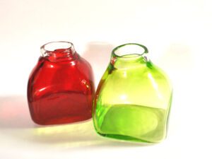 Lot 2 Vases carré DESIGN 1970 verre soufflé doublé vert rouge dlG Whitefriars
