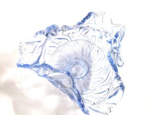 Coupelle Corbeille en verre pressé-moulé bleu Vintage 1920 défaut