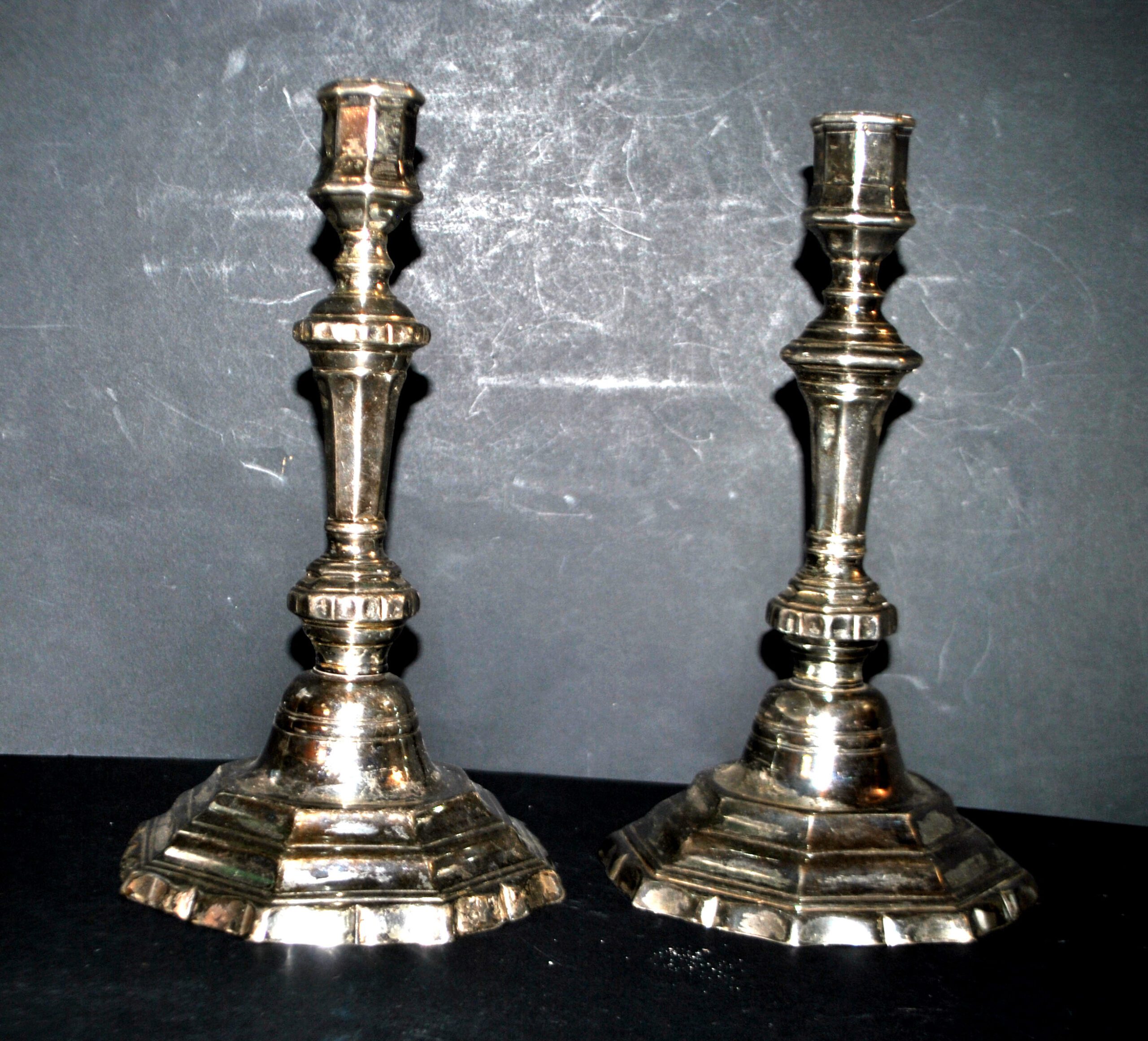 Lot 2 Bougeoirs anciens paire chandelier octogonal en bronze argenté Régence – Image 3