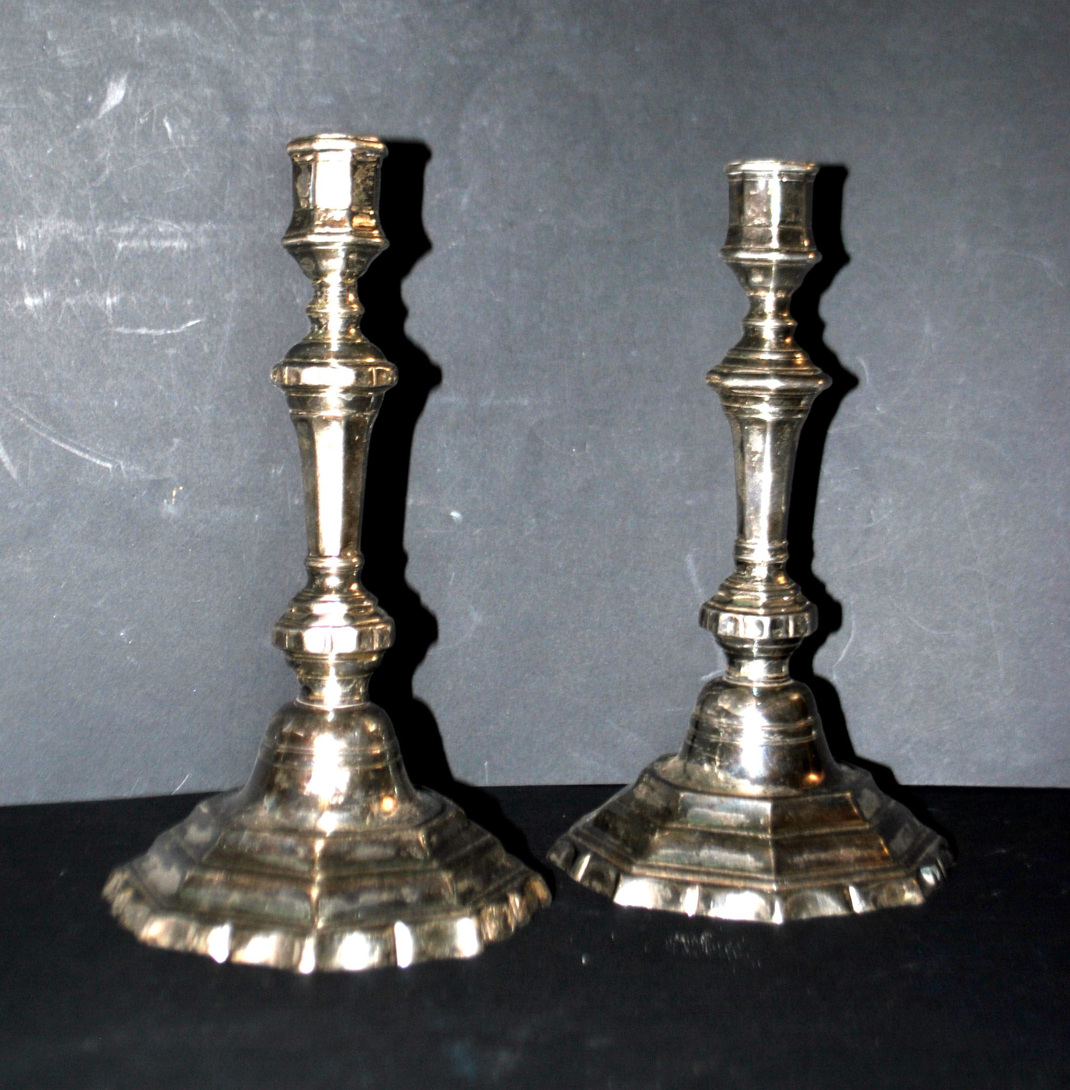 Lot 2 Bougeoirs anciens paire chandelier octogonal en bronze argenté Régence
