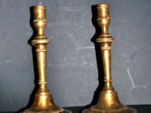Lot 2 bougeoirs balustre ancien en bronze - Paire chandelier 19e s. godron perle