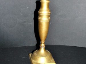Bougeoir balustre ancien en bronze motif ciselé main