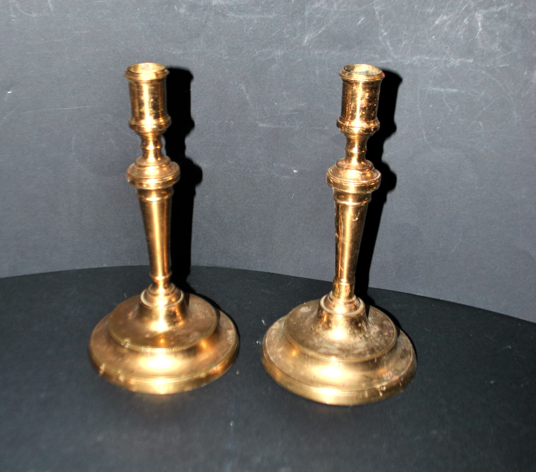 Lot 2 bougeoirs anciens en bronze doré ciselé main - Paire chandelier 18e s. – Image 4
