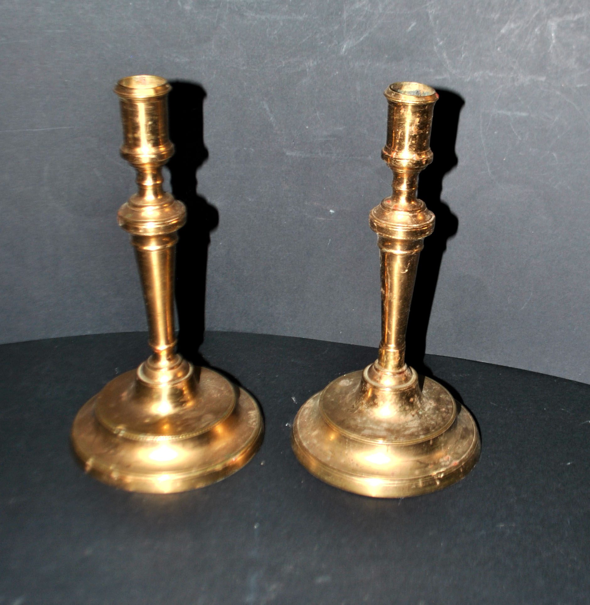 Lot 2 bougeoirs anciens en bronze doré ciselé main - Paire chandelier 18e s. – Image 5