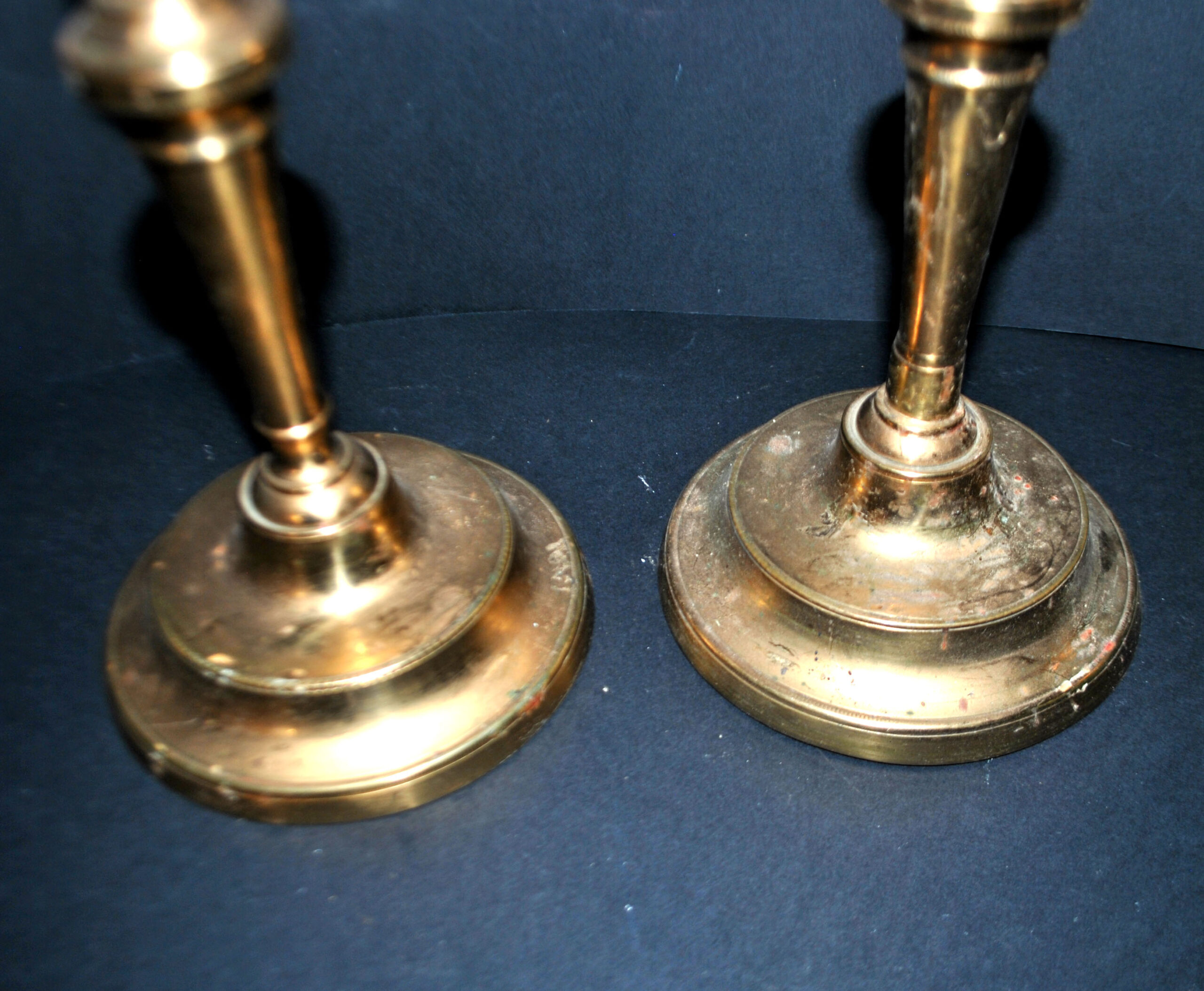 Lot 2 bougeoirs anciens en bronze doré ciselé main - Paire chandelier 18e s. – Image 7