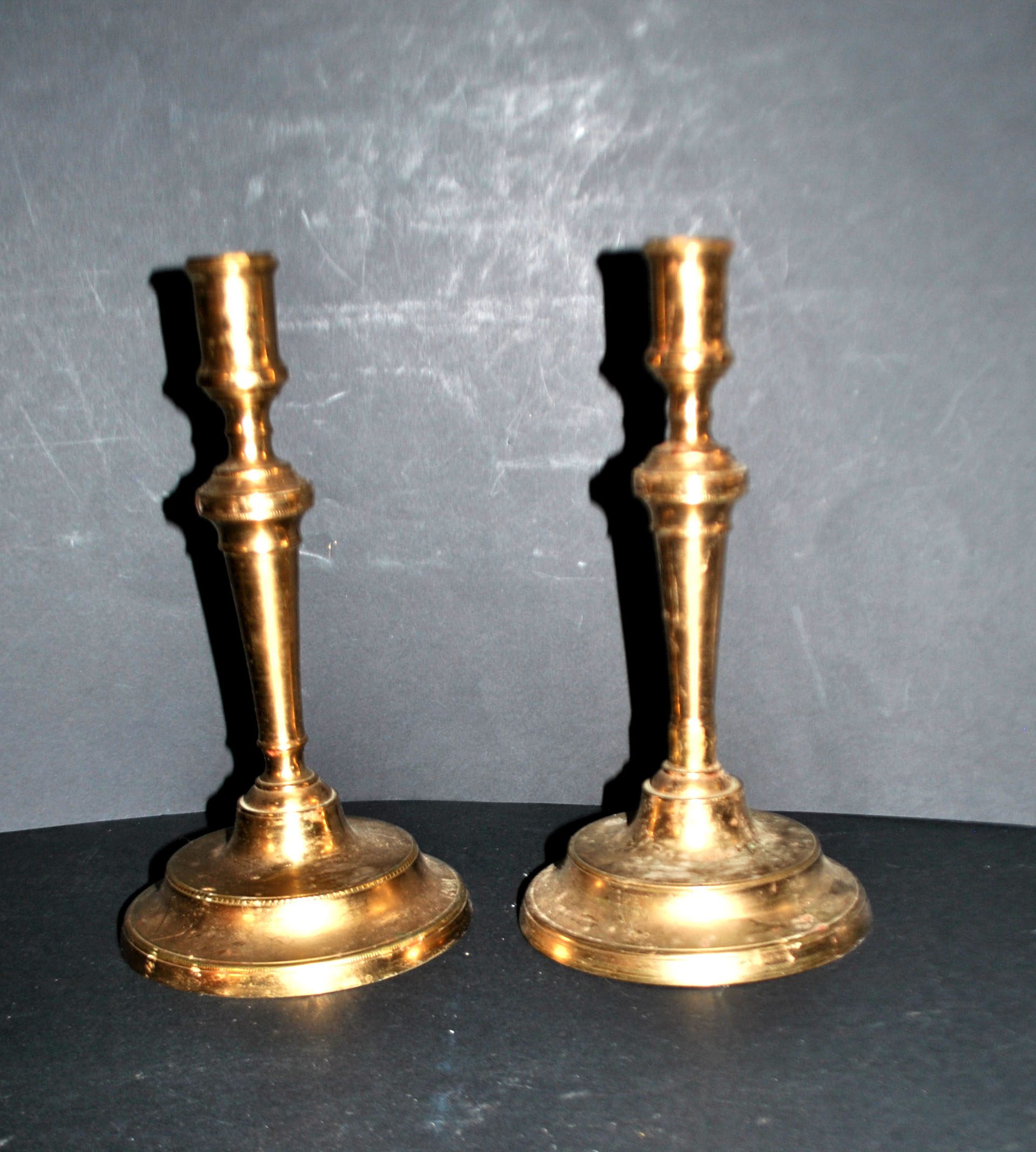 Lot 2 bougeoirs anciens en bronze doré ciselé main - Paire chandelier 18e s.