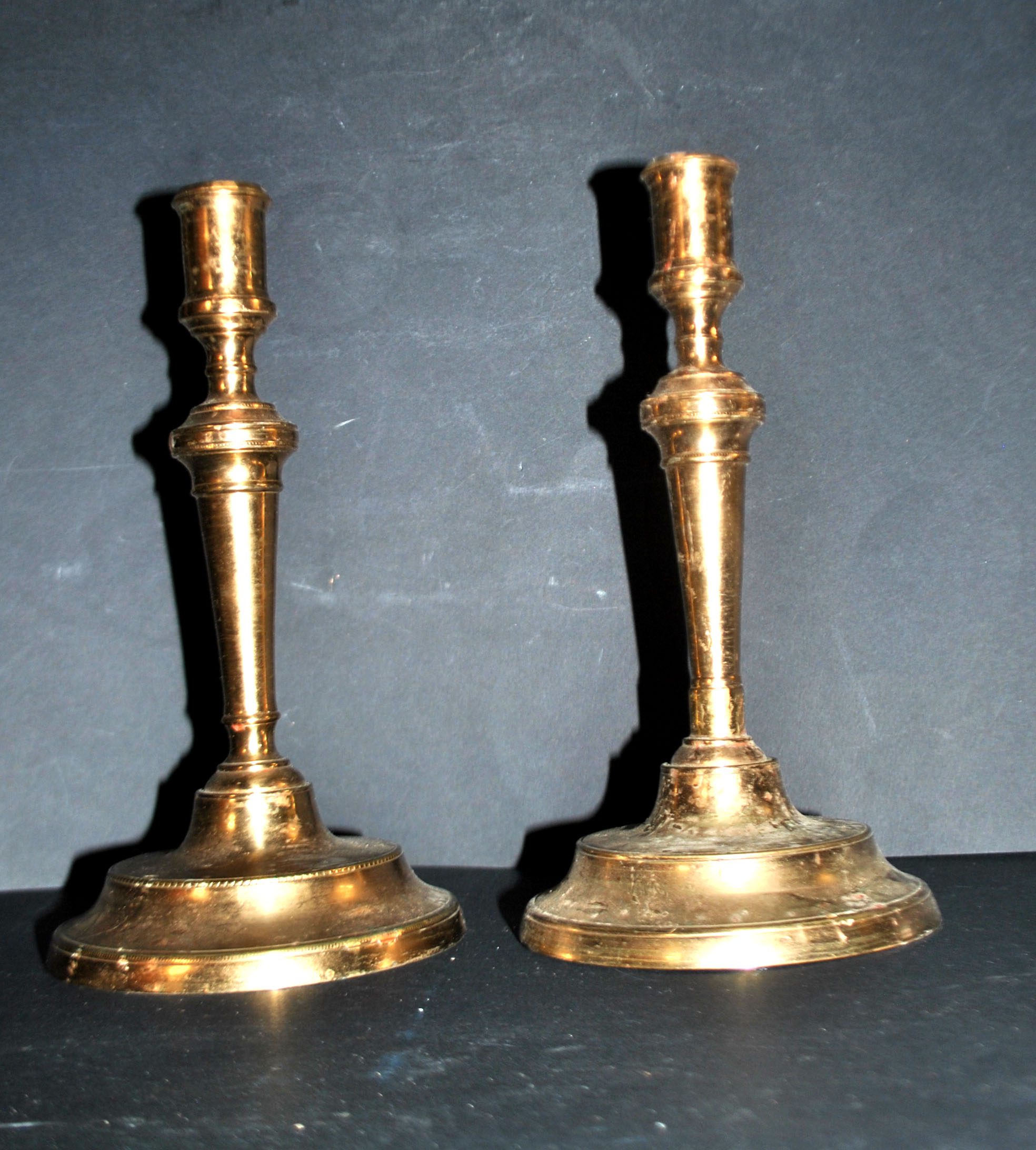 Lot 2 bougeoirs anciens en bronze doré ciselé main - Paire chandelier 18e s. – Image 9