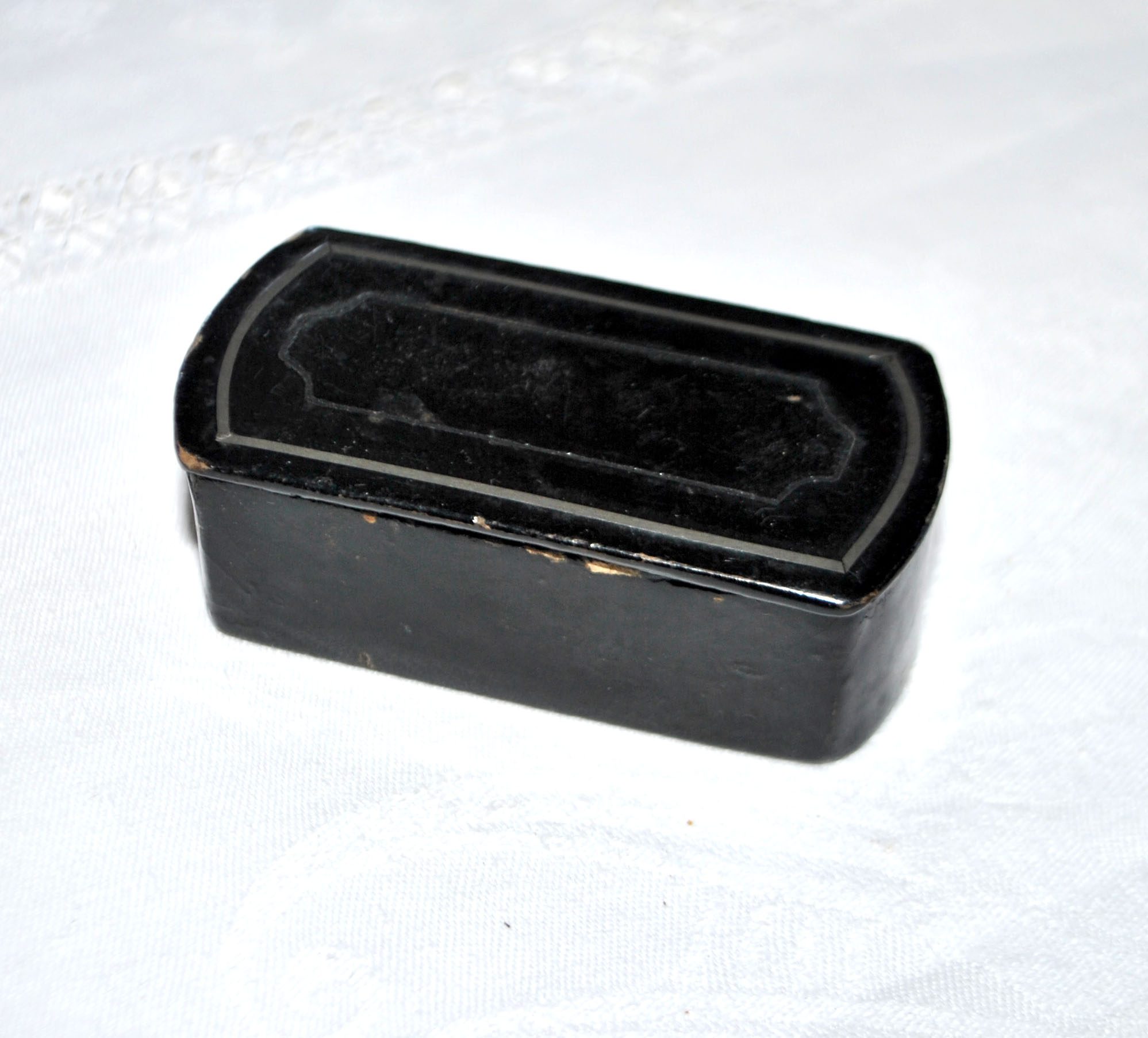 Boite Tabatière ancienne en papier mâché Laque noir et filet métal 1900 – Image 3