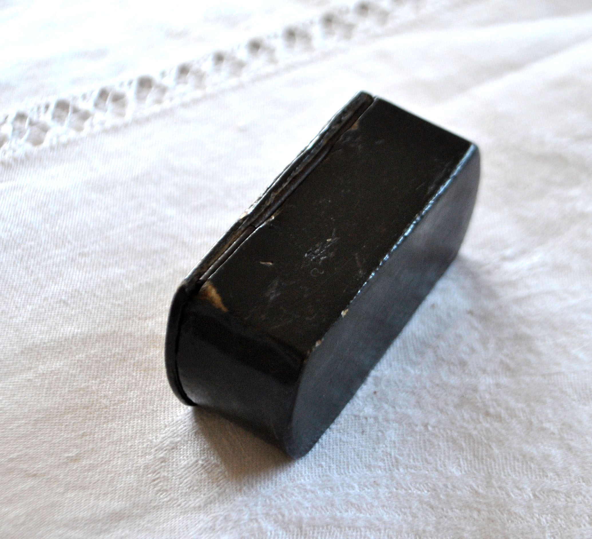 Boite Tabatière ancienne en papier mâché Laque noir et filet métal 1900 – Image 7