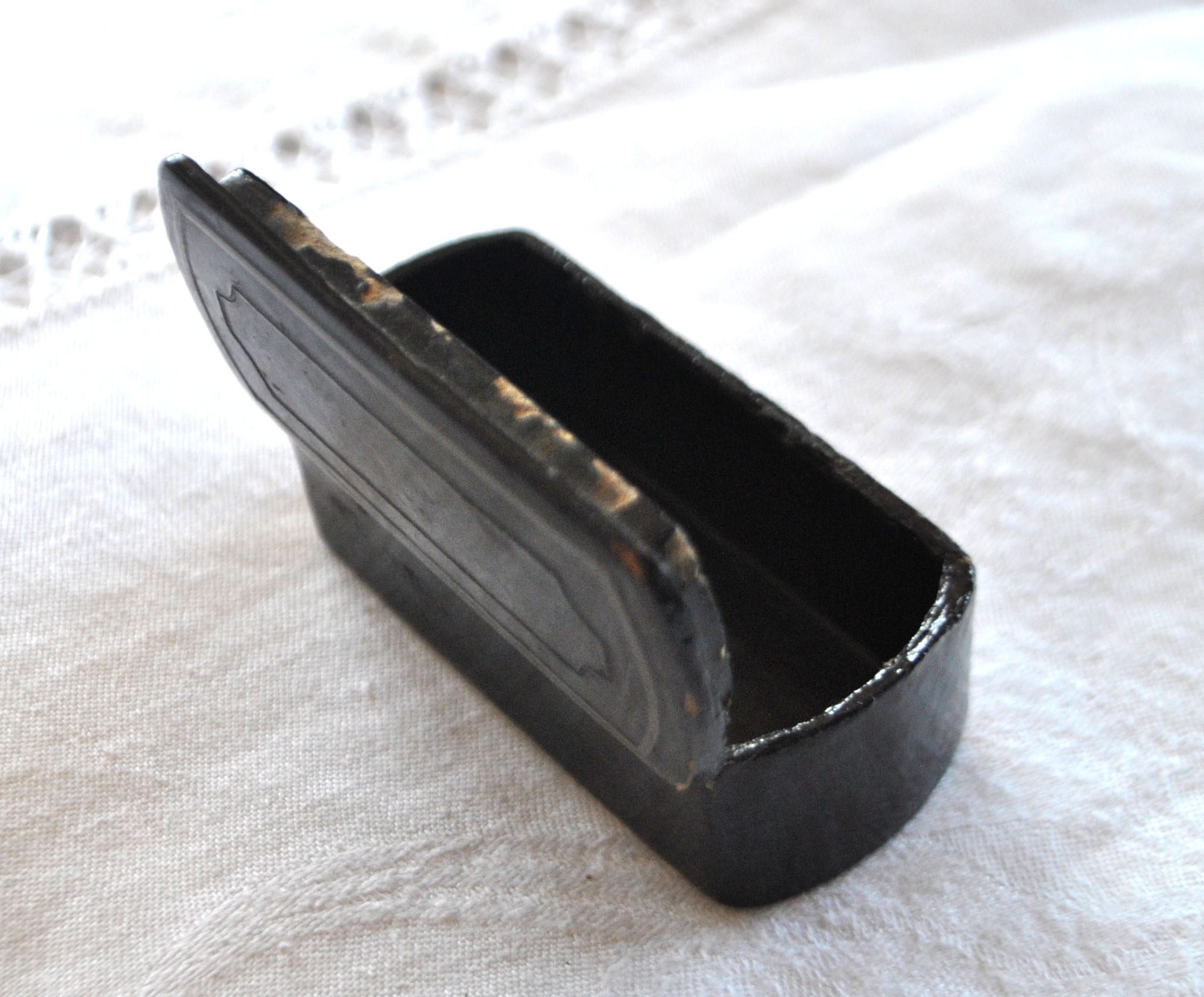 Boite Tabatière ancienne en papier mâché Laque noir et filet métal 1900 – Image 9