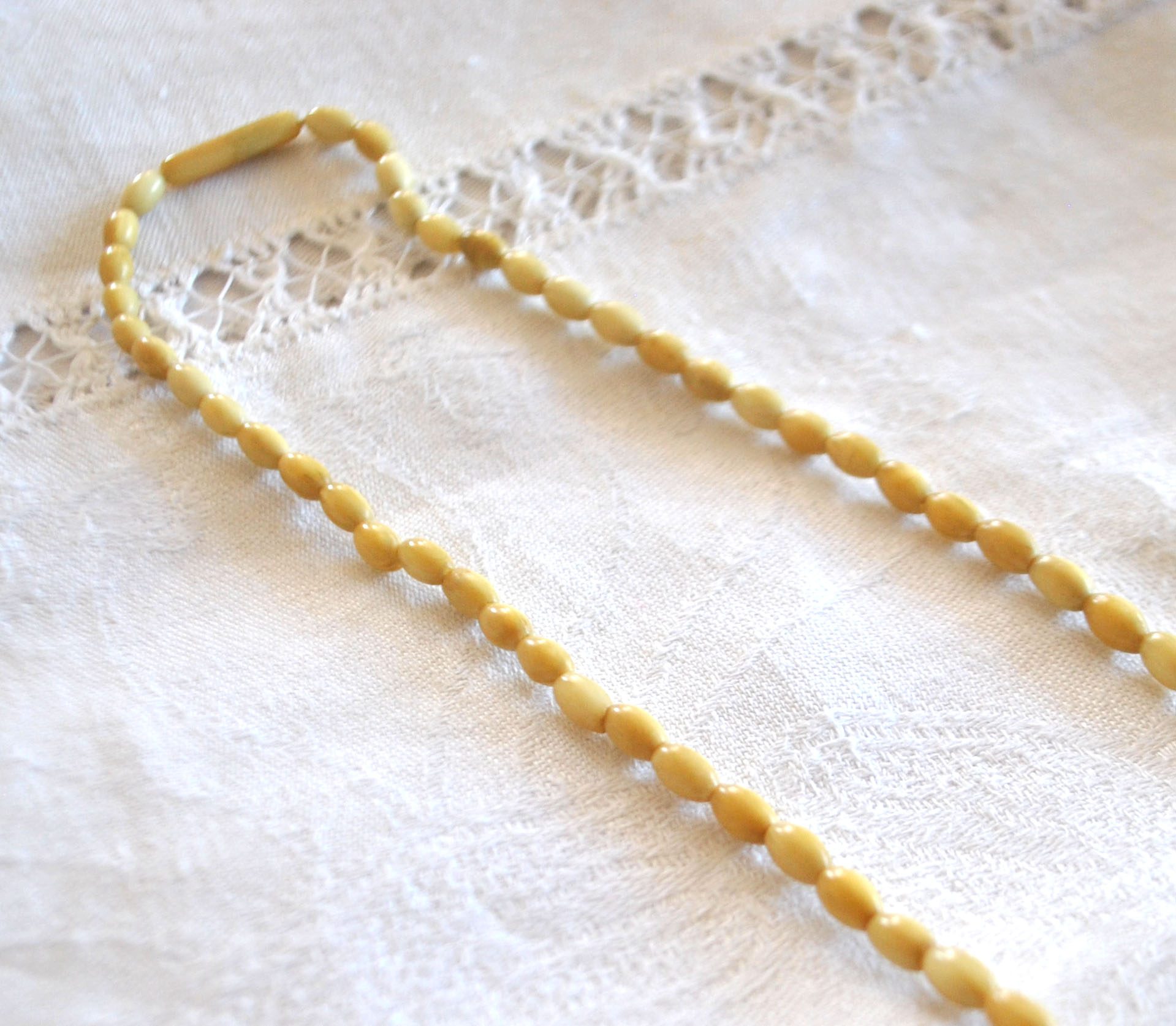 Collier ancien en perle ovale bakélite crème 40cm Bijou rétro 1900 – Image 10