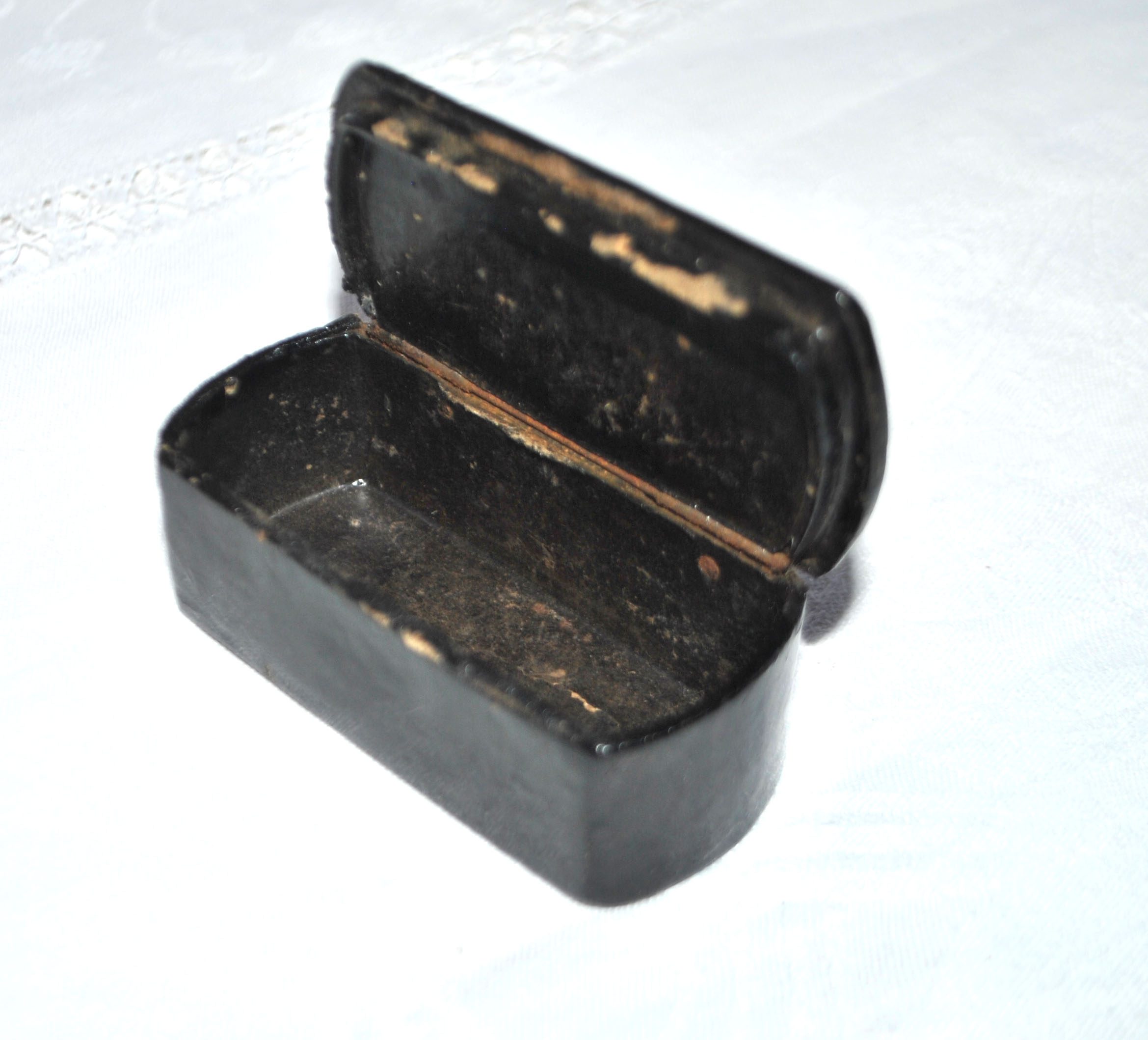 Boite Tabatière ancienne en papier mâché Laque noir et filet métal 1900 – Image 11