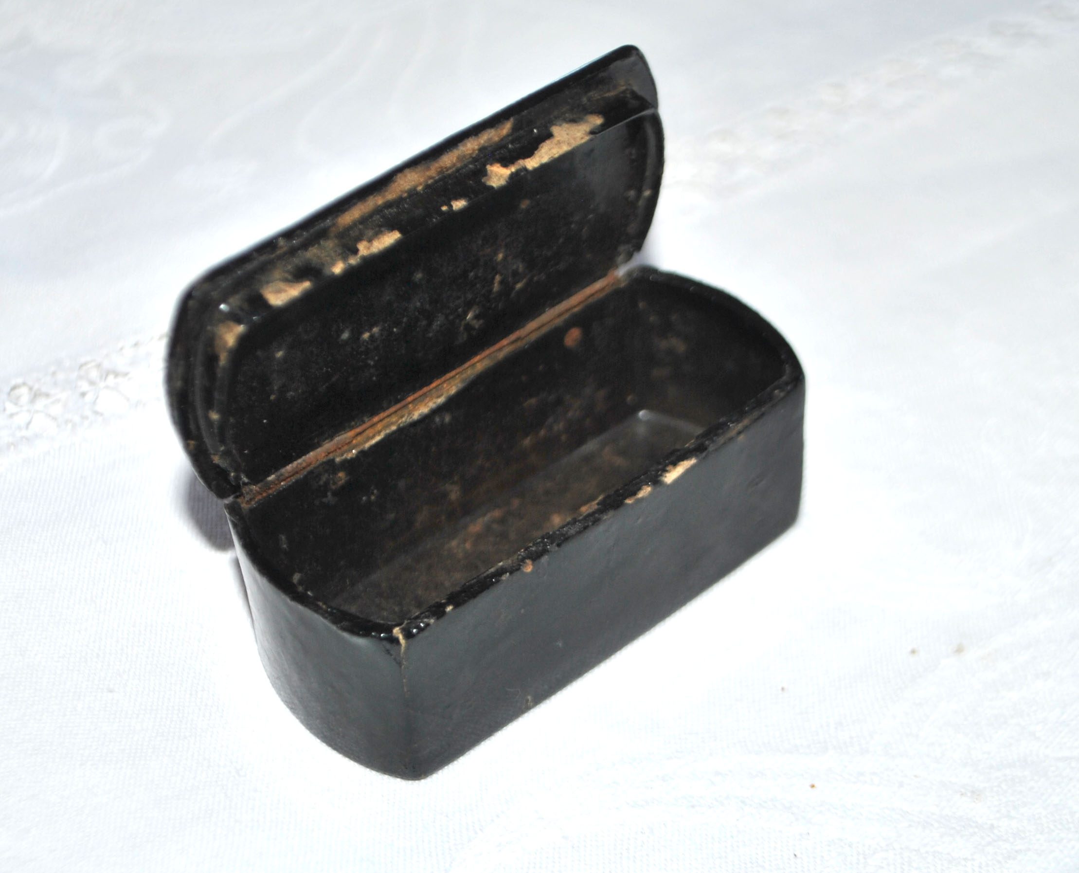 Boite Tabatière ancienne en papier mâché Laque noir et filet métal 1900 – Image 12