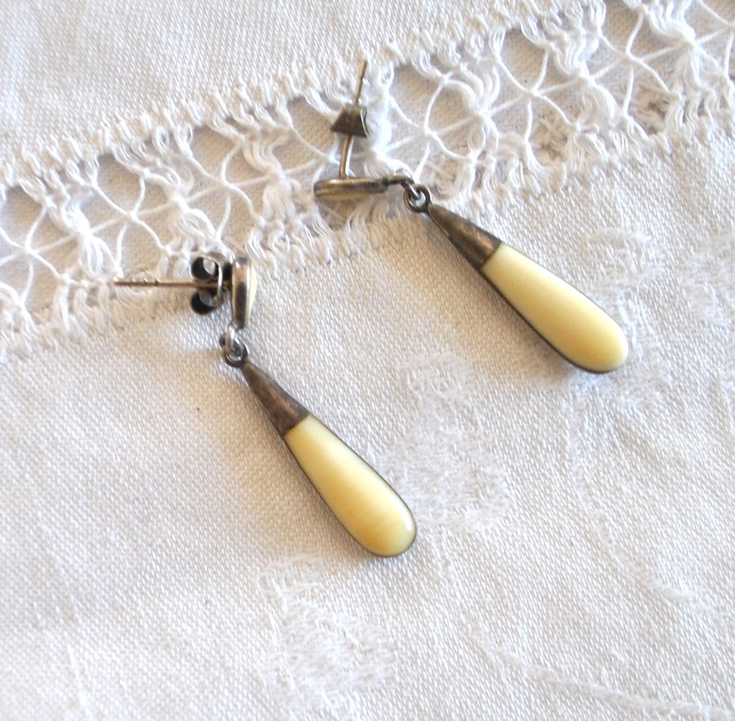 Boucles d'oreilles goutte vintage en Argent 925 et bakélite crème 3.5cm – Image 7