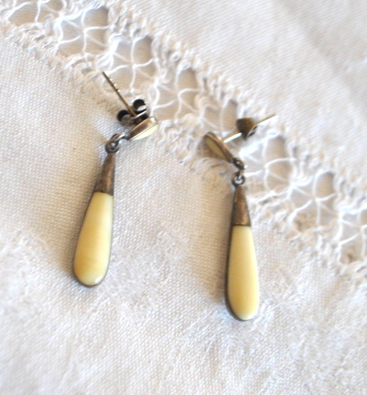Boucles d'oreilles goutte vintage en Argent 925 et bakélite crème 3.5cm – Image 8