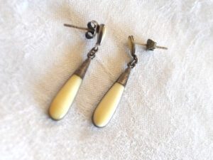 Boucles d'oreilles goutte vintage en Argent 925 et bakélite crème 3.5cm