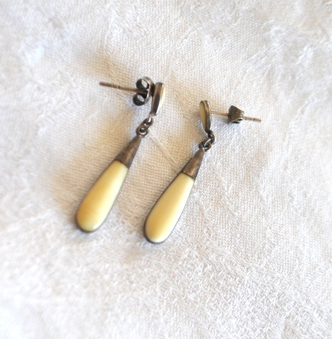 Boucles d'oreilles goutte vintage en Argent 925 et bakélite crème 3.5cm
