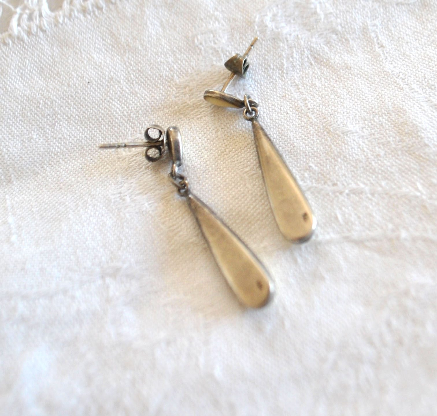 Boucles d'oreilles goutte vintage en Argent 925 et bakélite crème 3.5cm – Image 4