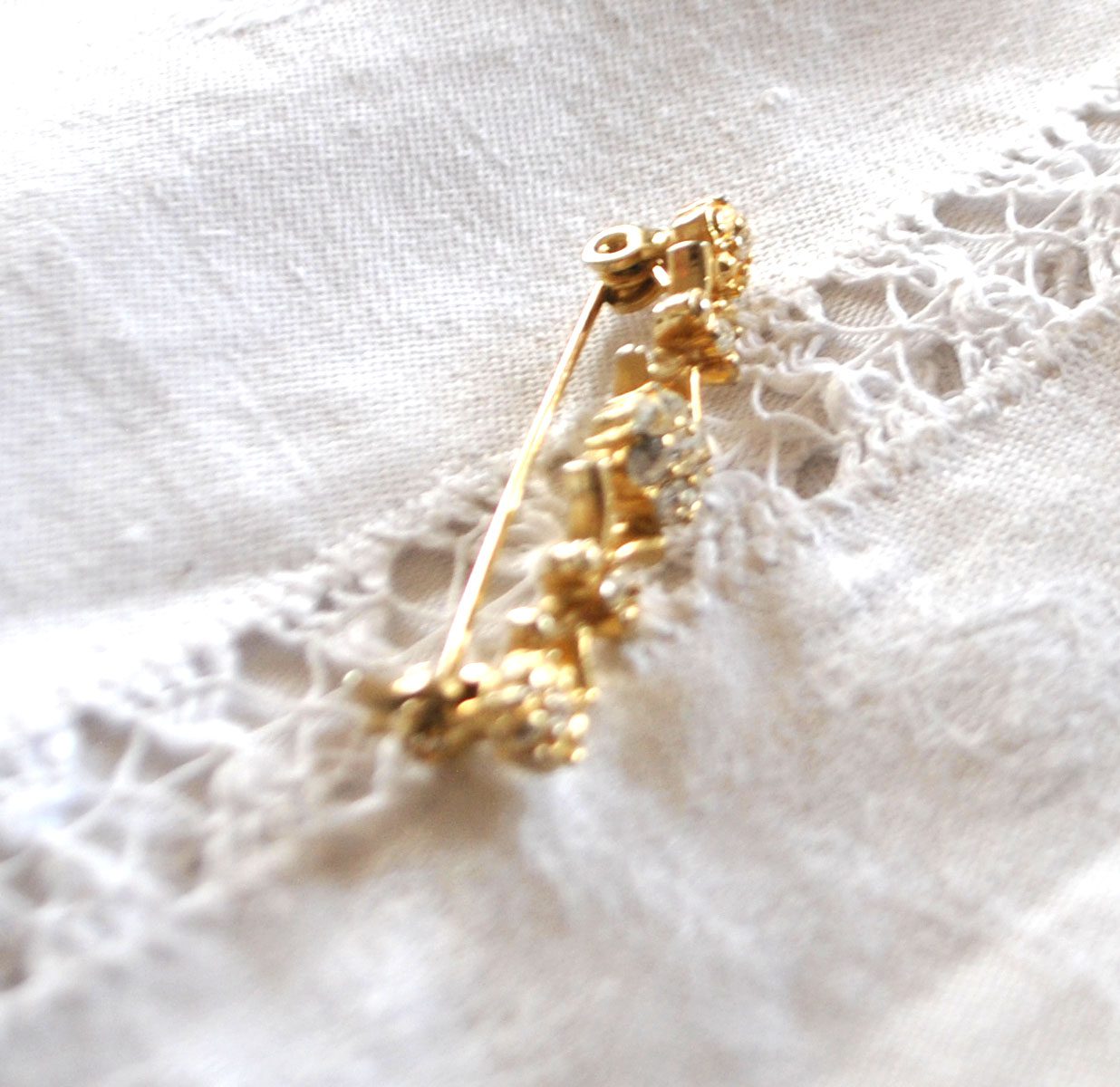 Broche fine vintage dorée et strass - Bijou fantaisie DX – Image 8