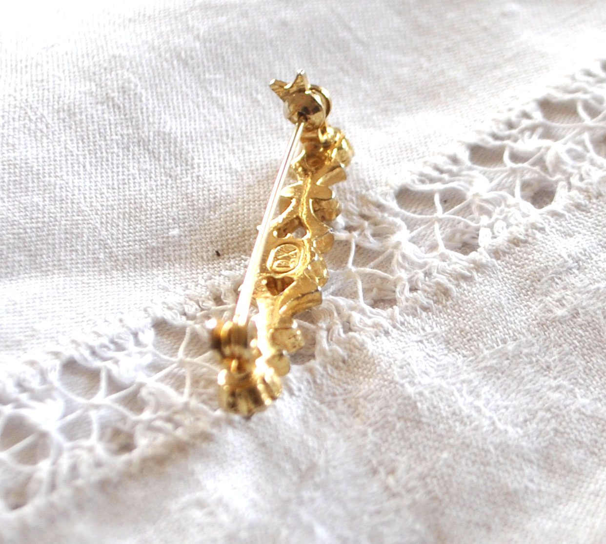 Broche fine vintage dorée et strass - Bijou fantaisie DX – Image 12