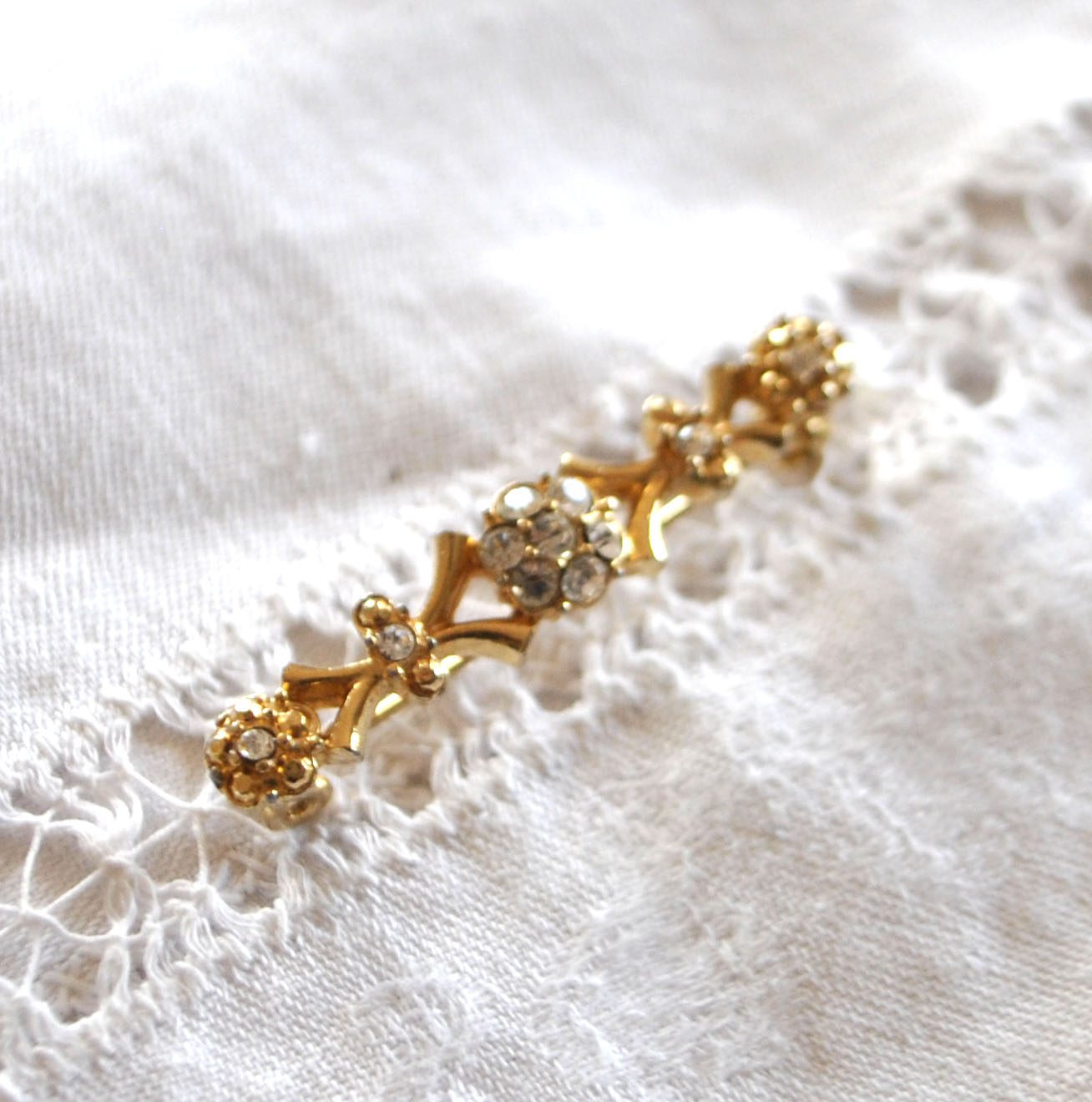 Broche fine vintage dorée et strass - Bijou fantaisie DX – Image 3