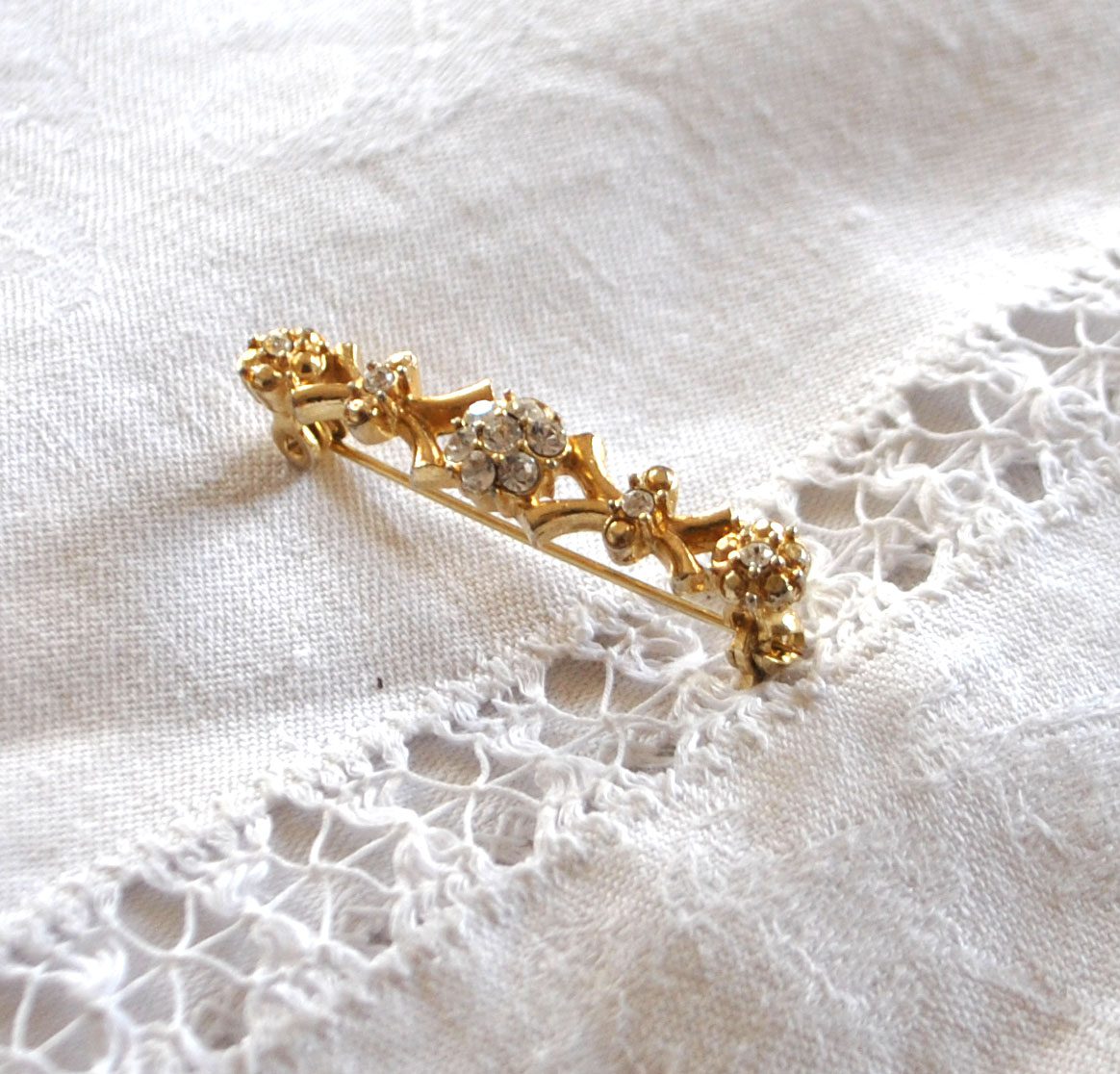 Broche fine vintage dorée et strass - Bijou fantaisie DX – Image 5