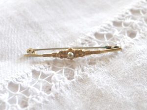 Broche ART DECO épingle fine Barrette Plaqué OR laminé + Perle 1920