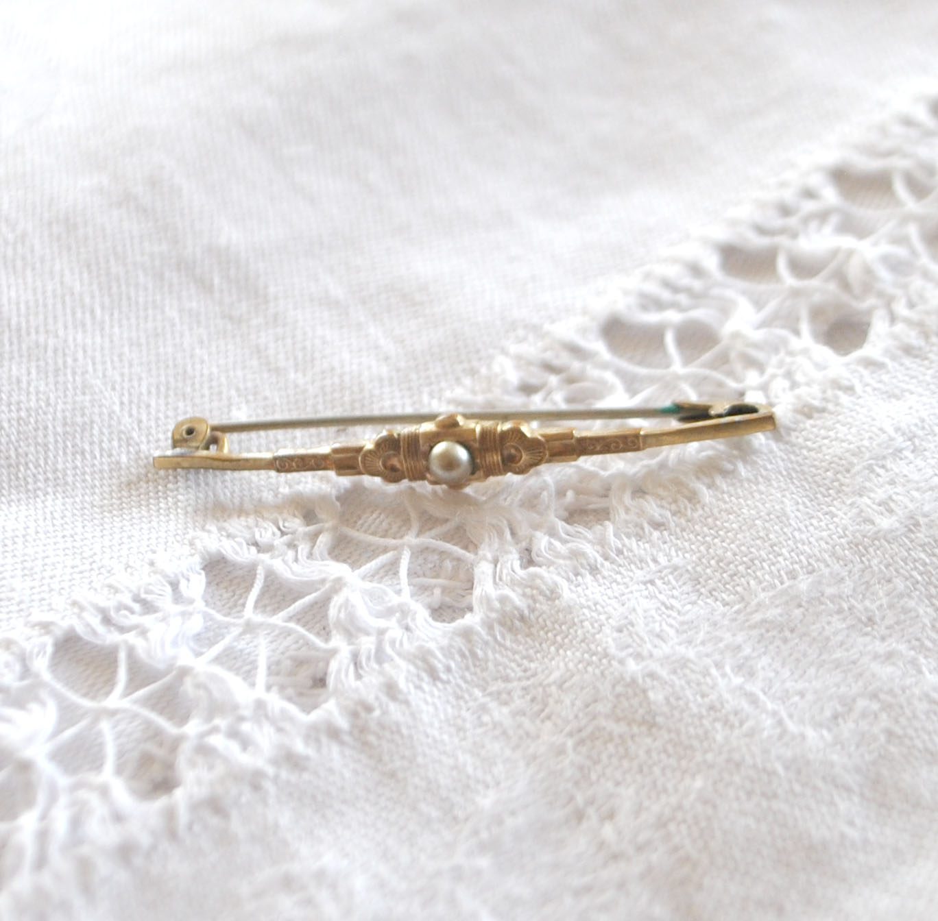 Broche ART DECO épingle fine Barrette Plaqué OR laminé + Perle 1920