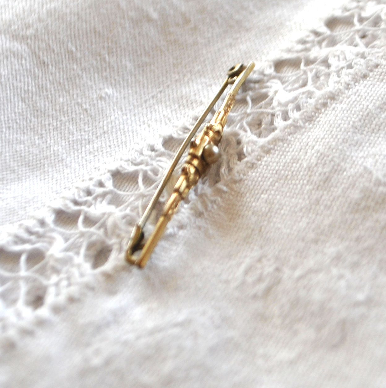 Broche ART DECO épingle fine Barrette Plaqué OR laminé + Perle 1920 – Image 2