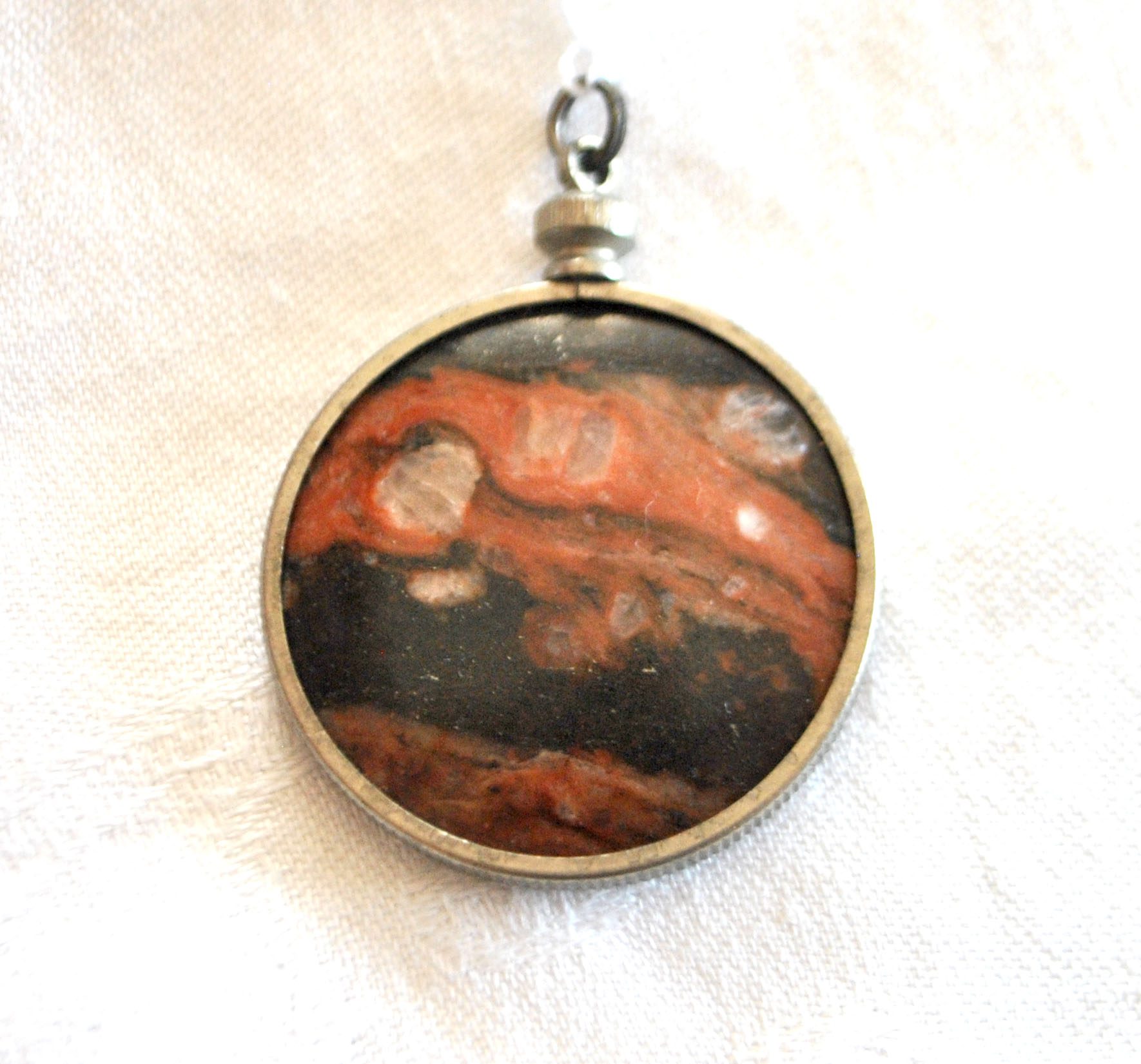 Pendentif médaillon en pierre marbre rose - Bijou vintage collier – Image 7